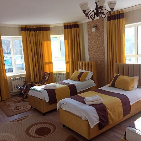 Turan Guesthouse Karakol Exterior photo