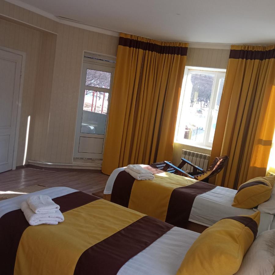 Turan Guesthouse Karakol Exterior photo
