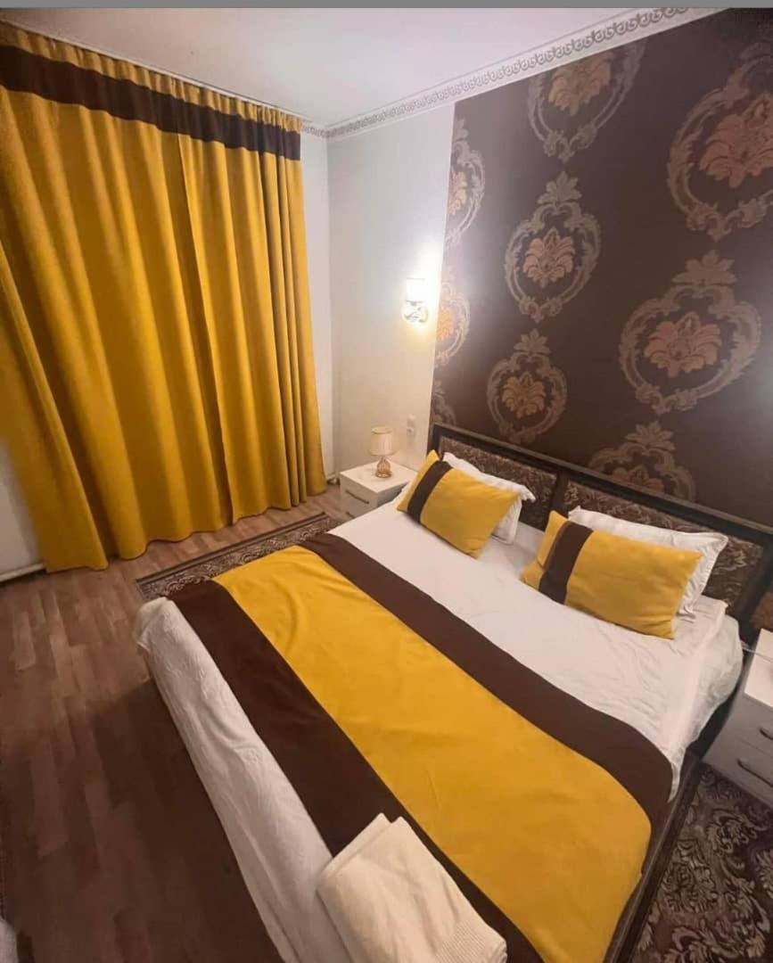 Turan Guesthouse Karakol Exterior photo